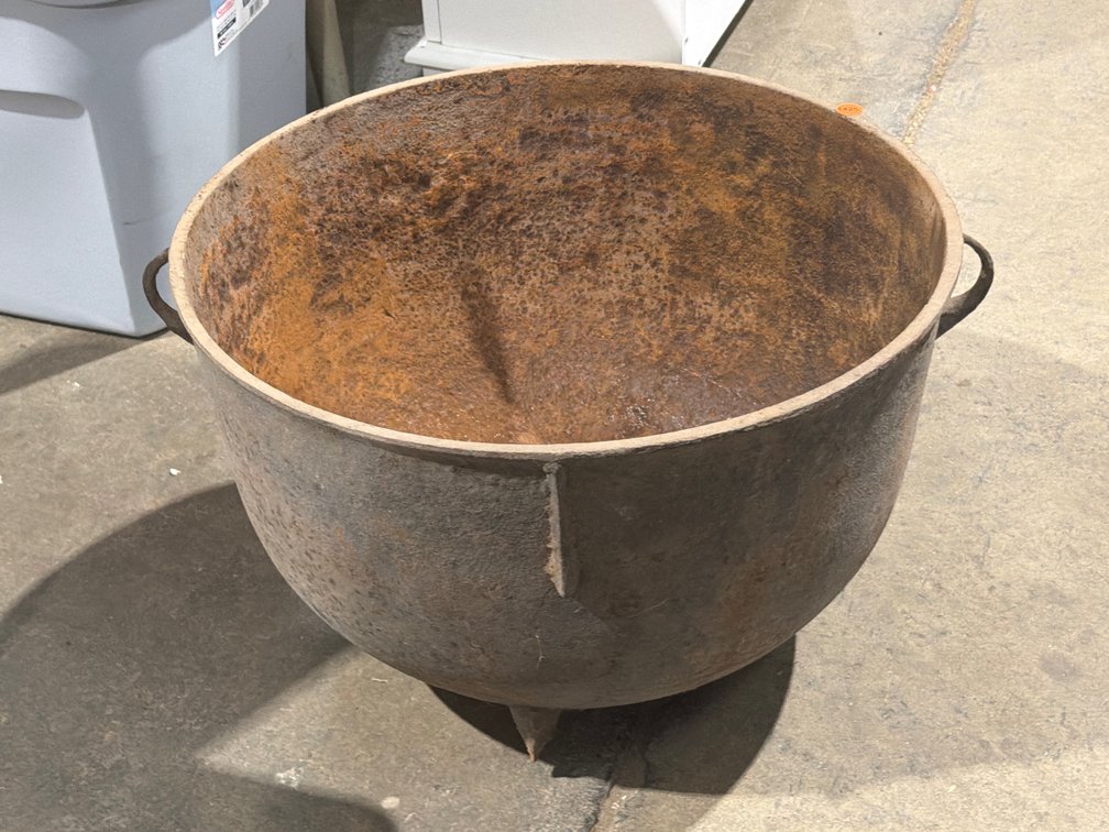 CAST IRON CAULDRON  20”