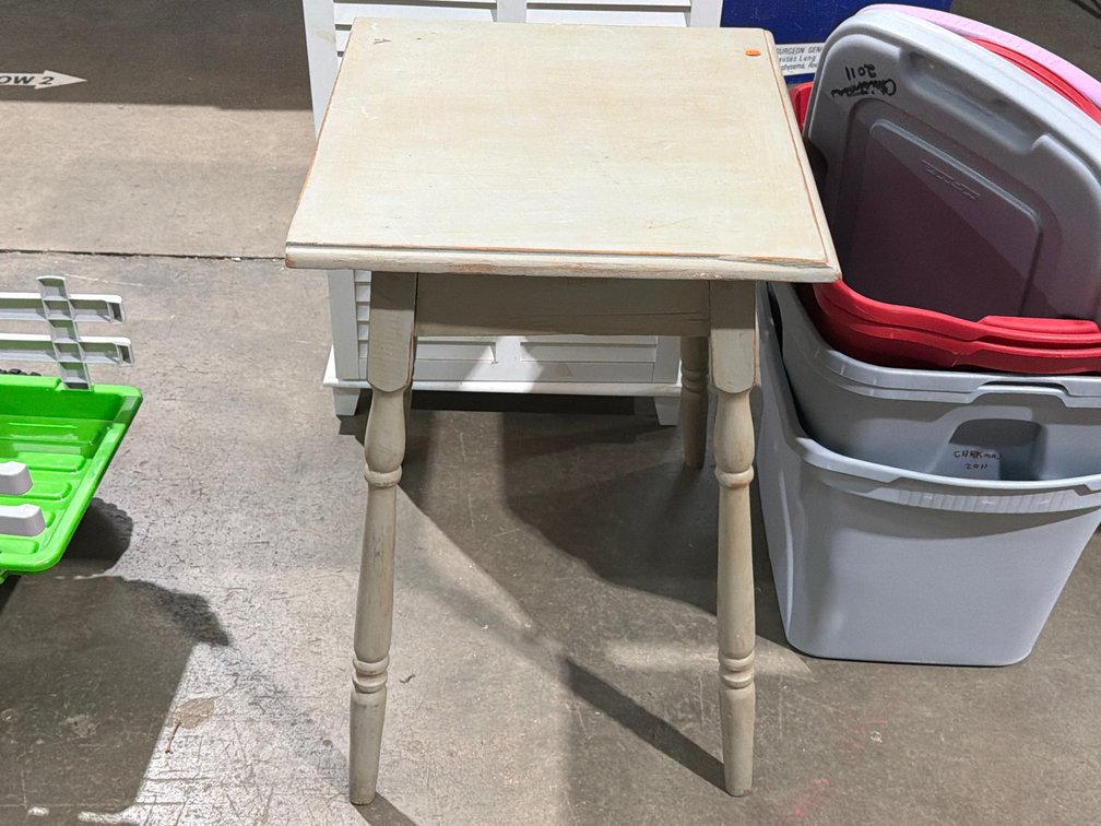 TABLE 20”X22”X29”