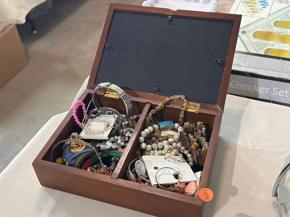 BOX OF VARIOUS JEWELRY