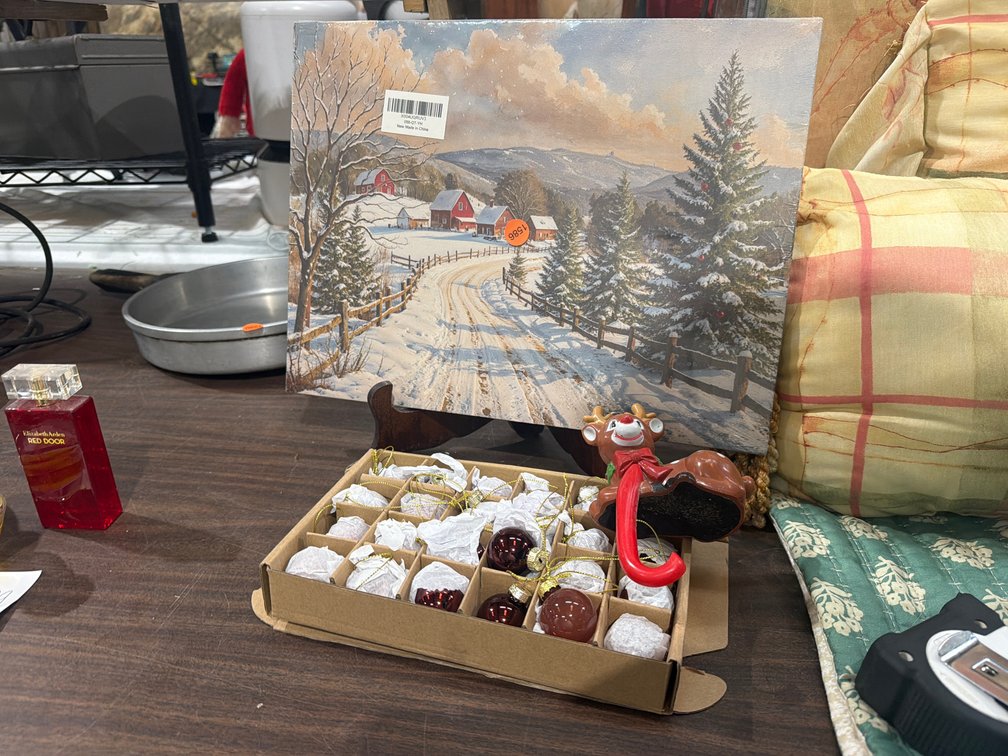 CHRISTMAS PRINT AND ORNAMENTS