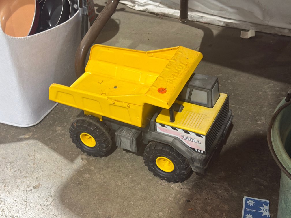 METAL TONKA TRUCK