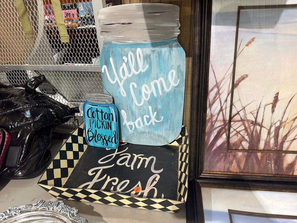 FARM BASKET AND SIGNS