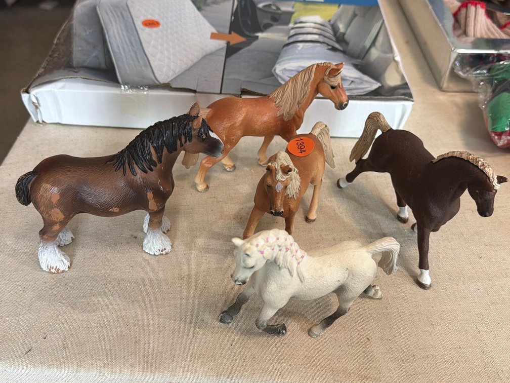 HORSE FIGURES