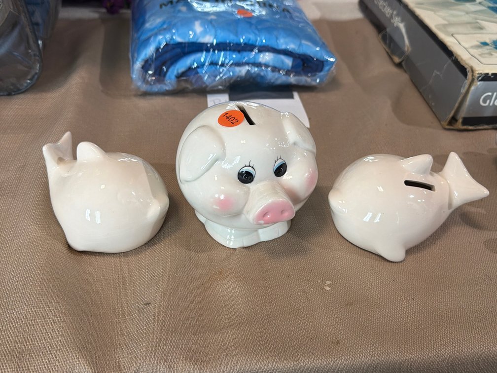 PIG & FISH BANKS
