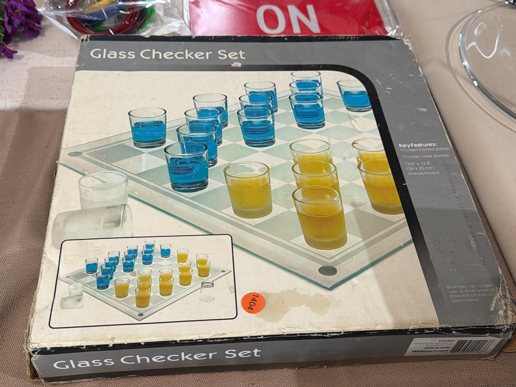 GLASS CHECKER SET