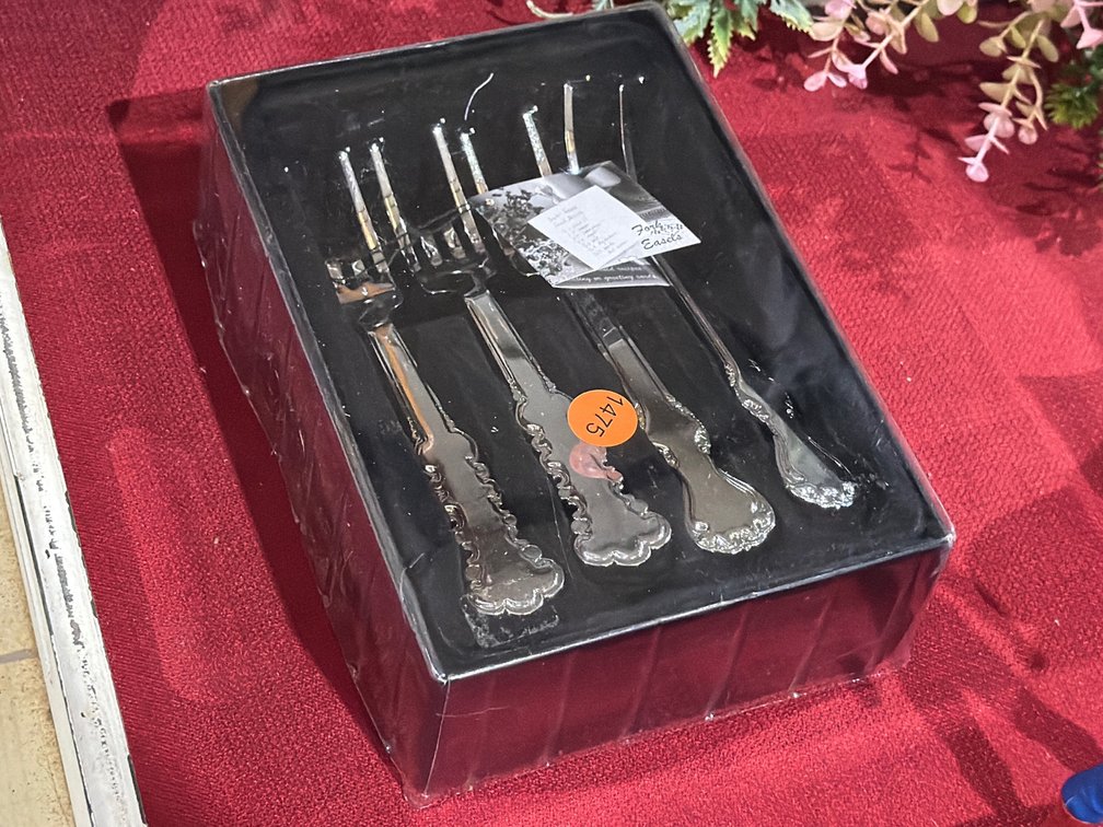 FORK EASELS