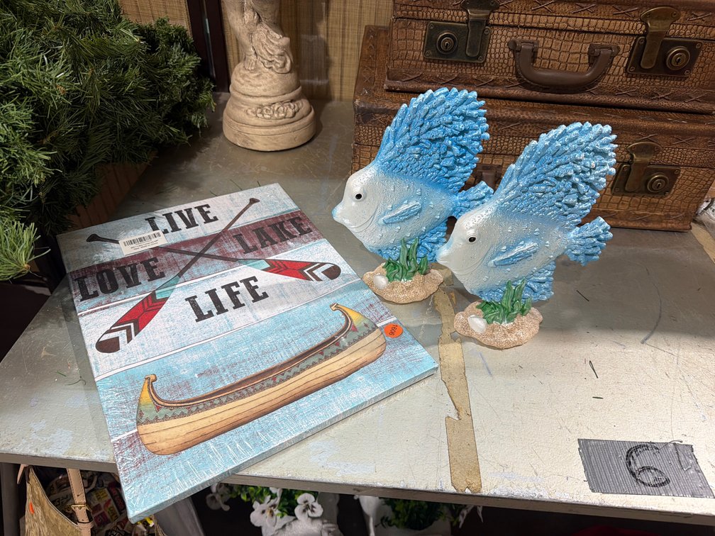 LAKE LIFE CANVAS AND TWO FISH STATUES