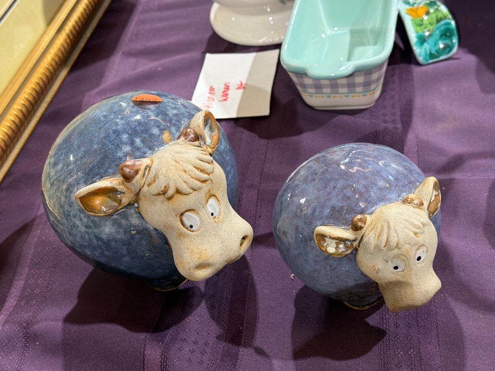 CERAMIC COW DECOR