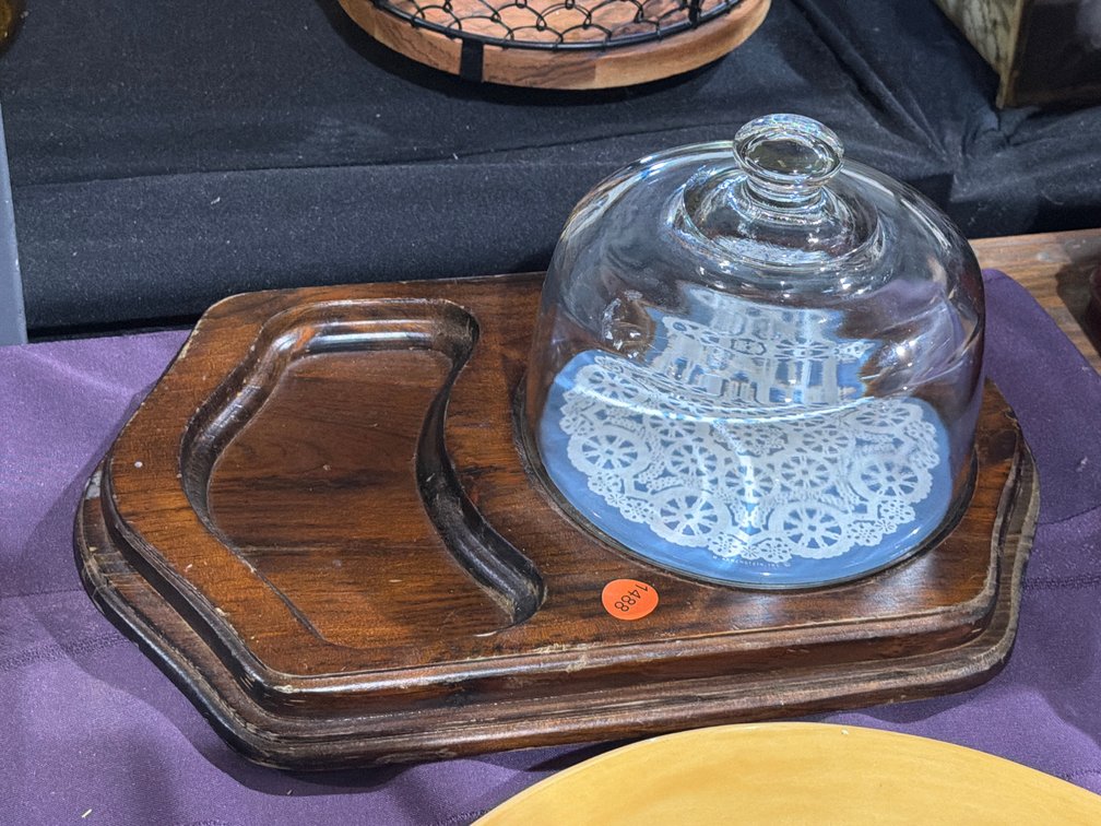 VINTAGE WOODEN CHEESE & CRACKER BOARD