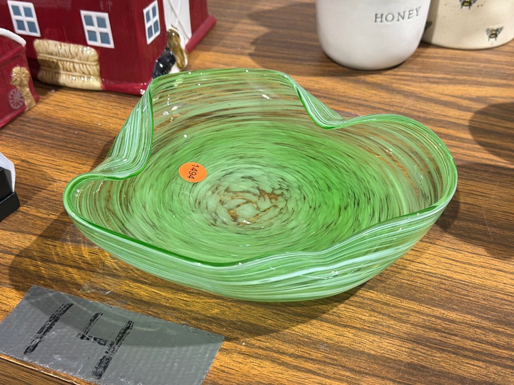GREEN SWIRL GLASS RUFFLED BOWL