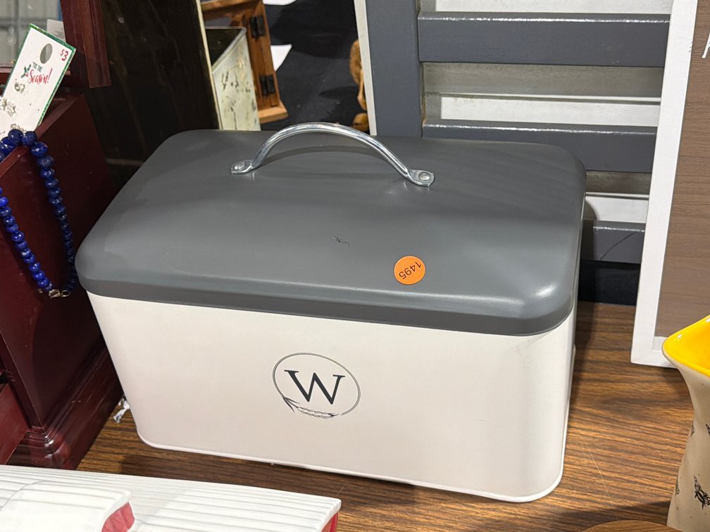 METAL BREAD BOX