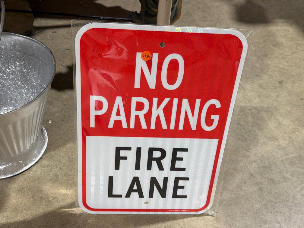 FIRE LANE SIGN