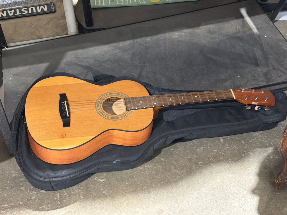 SQUIER BY FENDER GUITAR & CASE