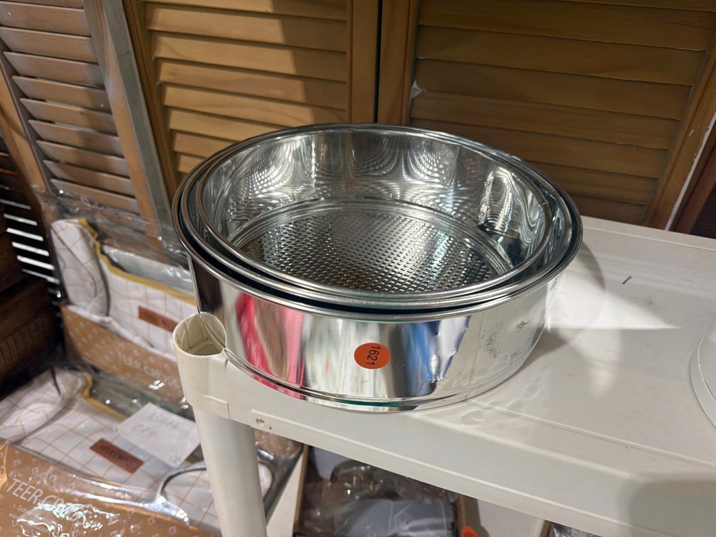 3 CAKE BAKING PANS