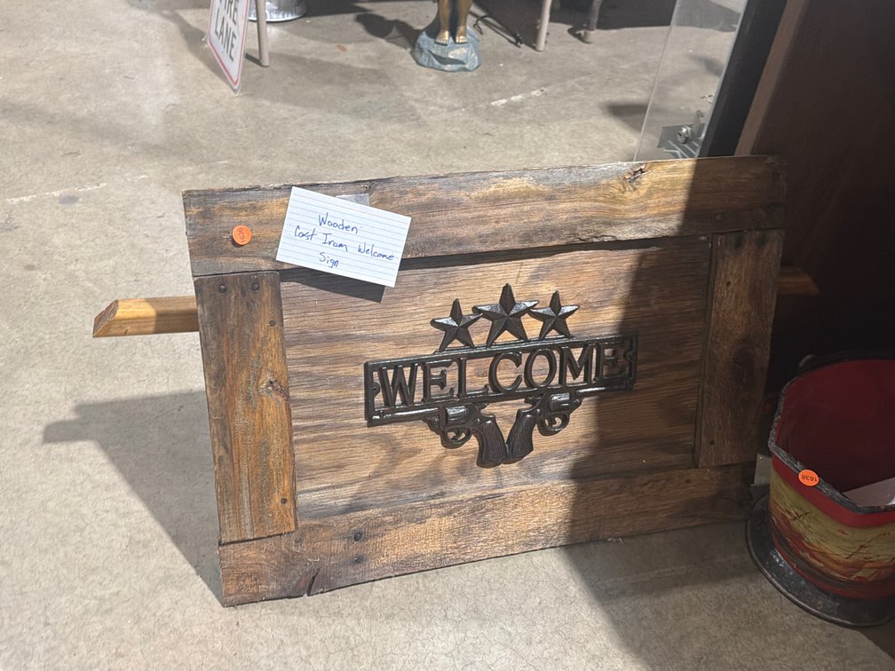 WOODEN WELCOME SIGN