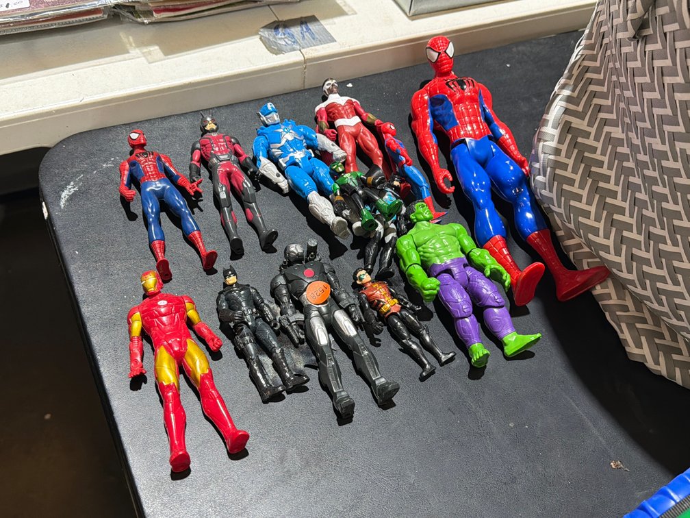 SUPER HERO TOY FIGURES