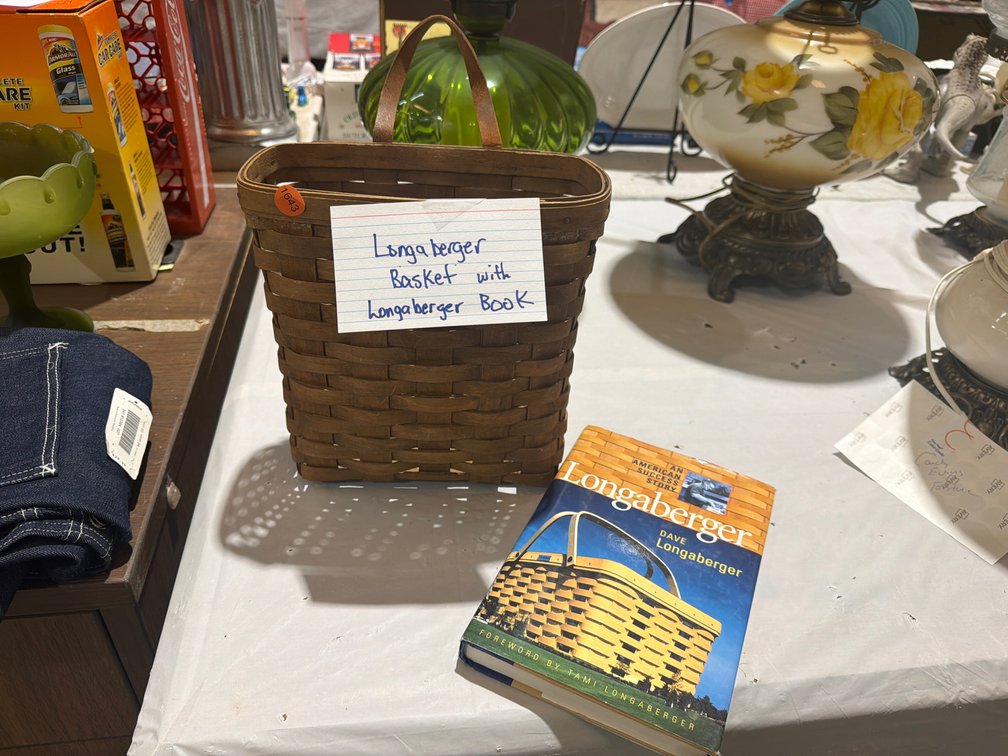 LONGABERGER BASKET WITH LONGABERGER BOOK