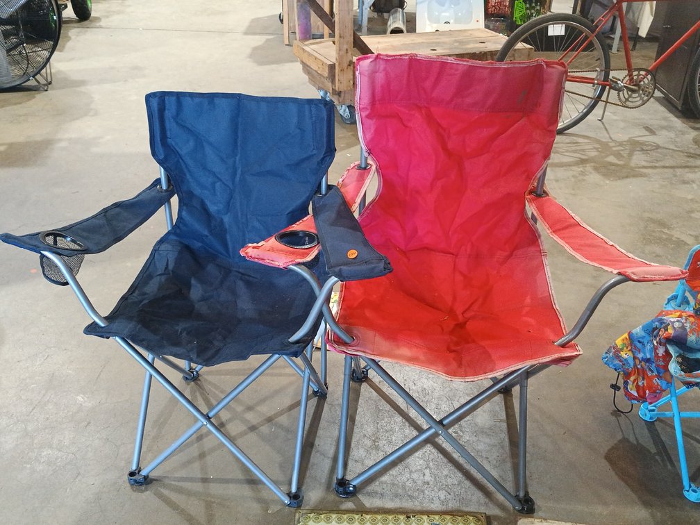 (2) FOLDING CHAIRS