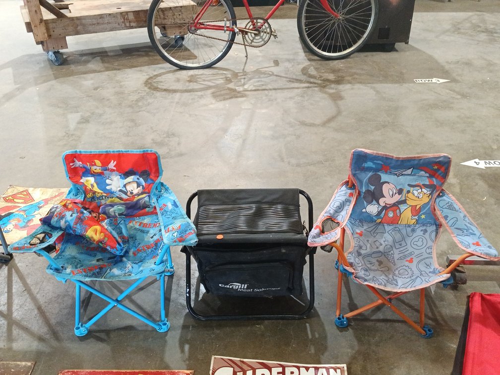 CARGILL MEAT SOLUTIONS BAG AND (2) FOLDABLE KIDS CHAIRS