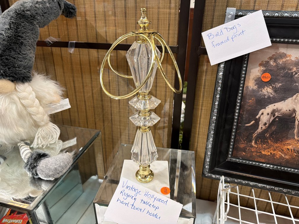 VINTAGE HOLLYWOOD REGENCY TABLETOP HAND TOWEL HOLDER