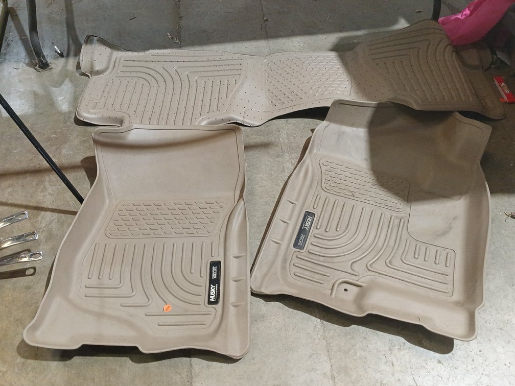 (3)HUSKY FLOOR BOARD MATS