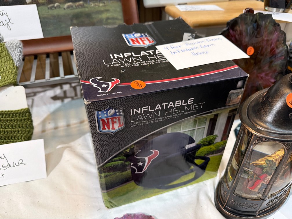 4’ HOUSTON TEXANS INFLATABLE LAWN HELMET