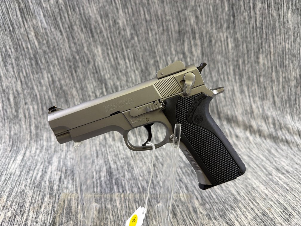 SMITH AND WESSON 4006 40 CAL SEMI PISTOL TRANS# 4552