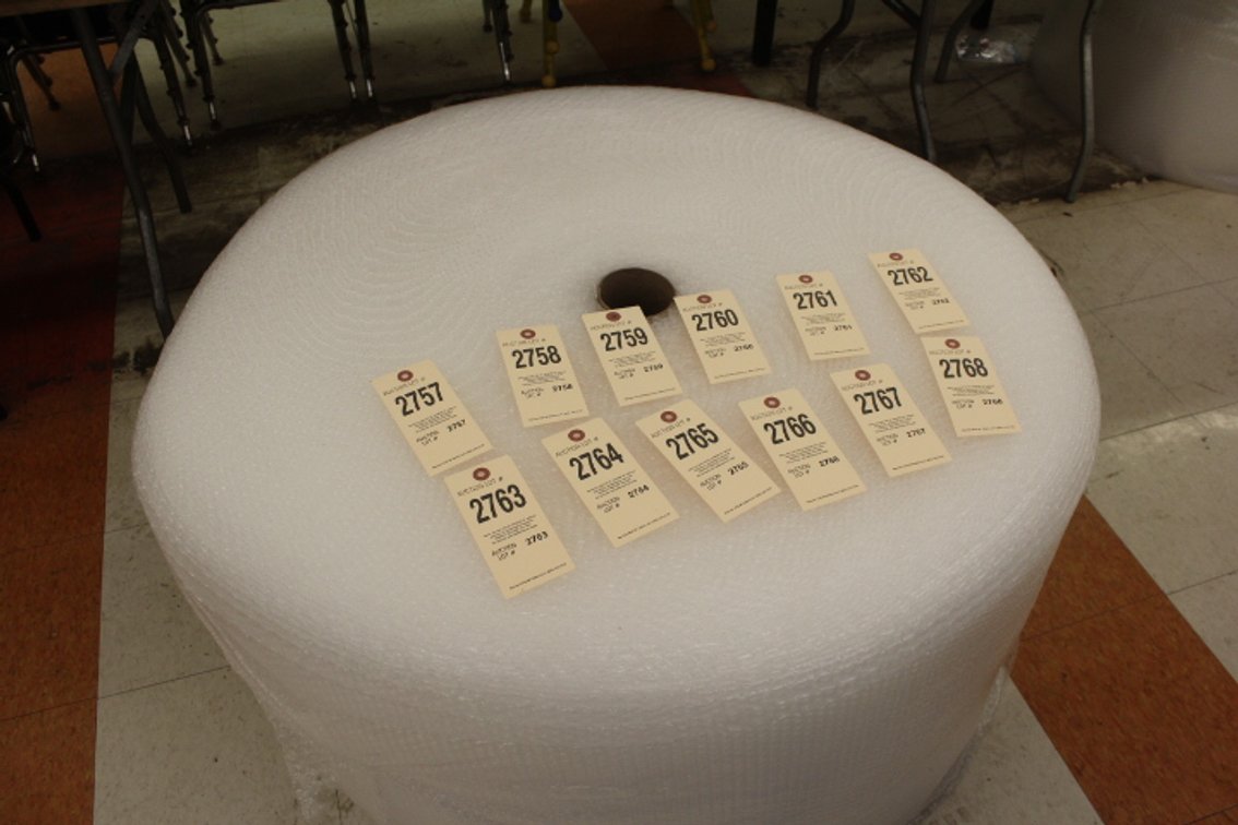 (1) Jumbo Roll 750' Bubble Wrap