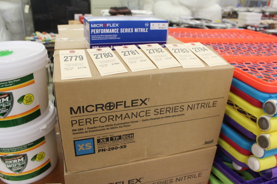 (1) Case Microflex XS Nitrile Gloves