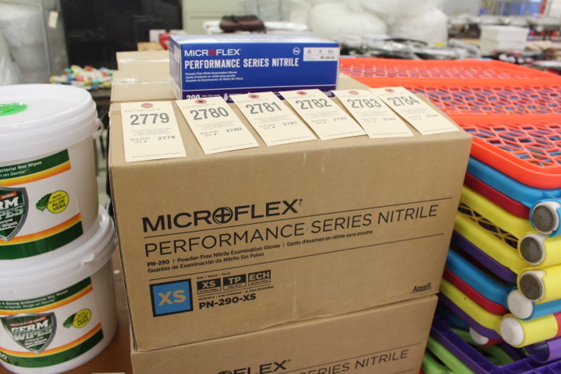 (1) Case Microflex XS Nitrile Gloves