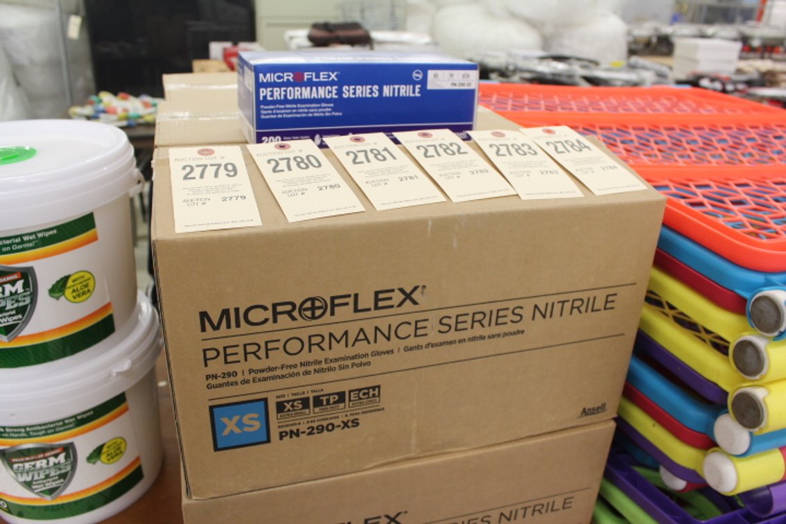 (1) Case Microflex XS Nitrile Gloves