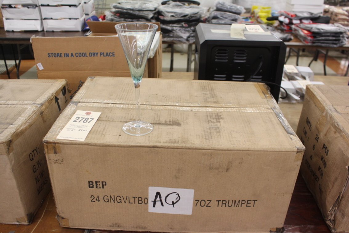 (24) Aqua 7 Oz. Trumpet Glasses