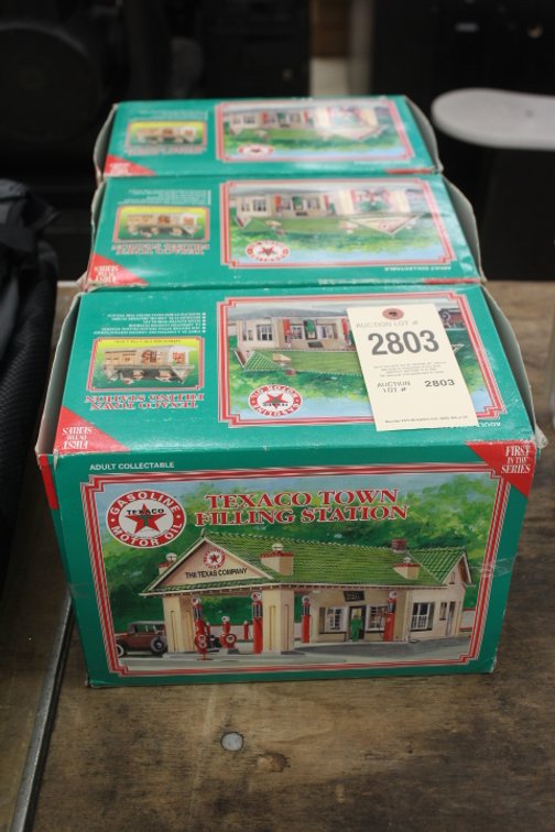 (3) Texaco Town Filling Station Figurines