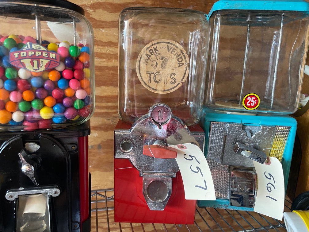 Mark & Venda Toy Dispenser 