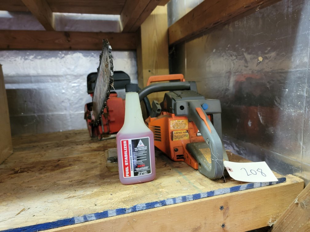 (2) Chainsaw with three extra chains