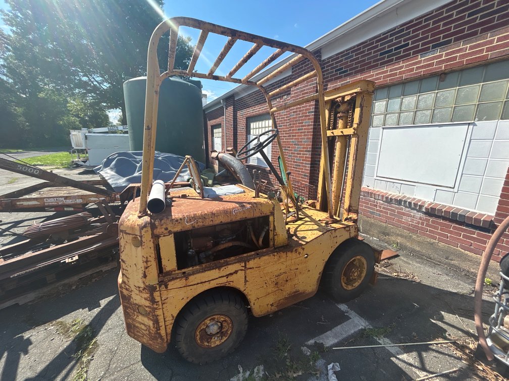 Clark forklift - Gas Powered