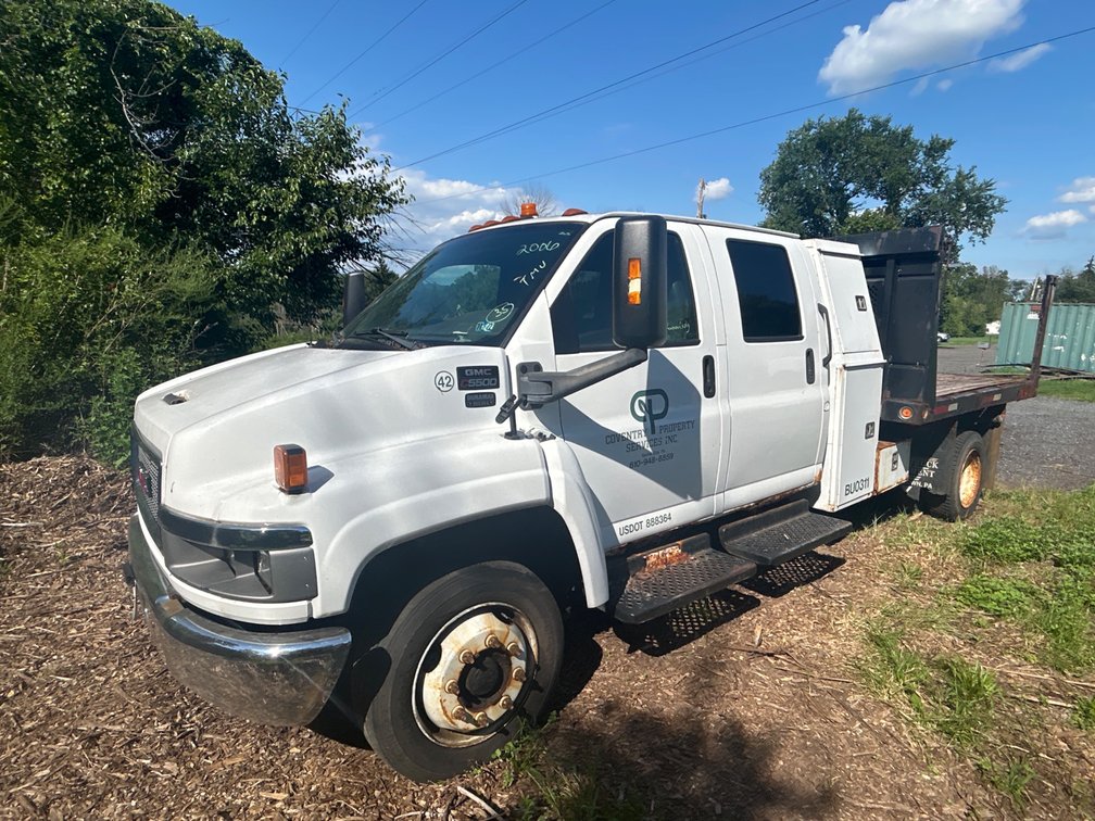 2006 GMC 5500 Crew Cab Stake Body (Not Running)