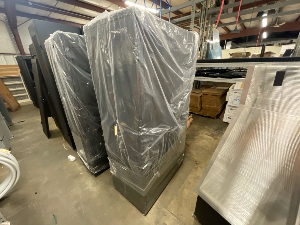Rolling Server Rack 42”x24”x79”