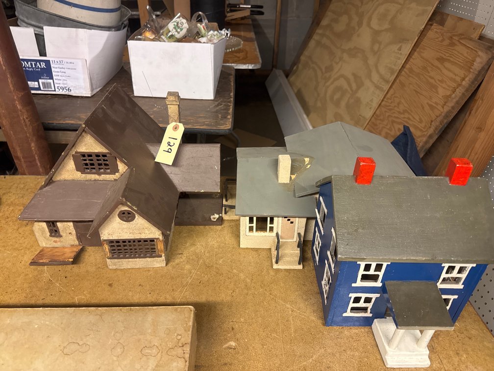 (3) Model Houses