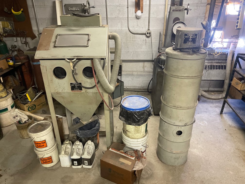 Trinco Blast Cabinet with Dust Collector & All Media