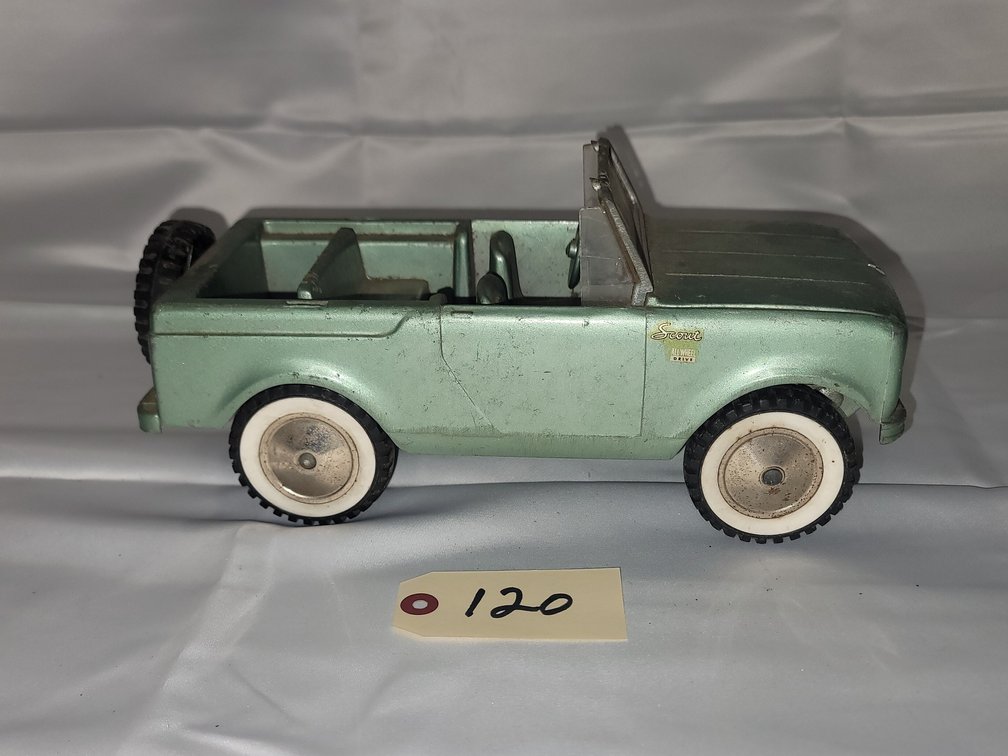 ERTL International Harvester Scout