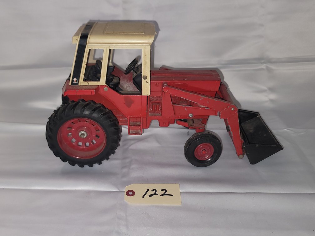 ERTL International Tractor