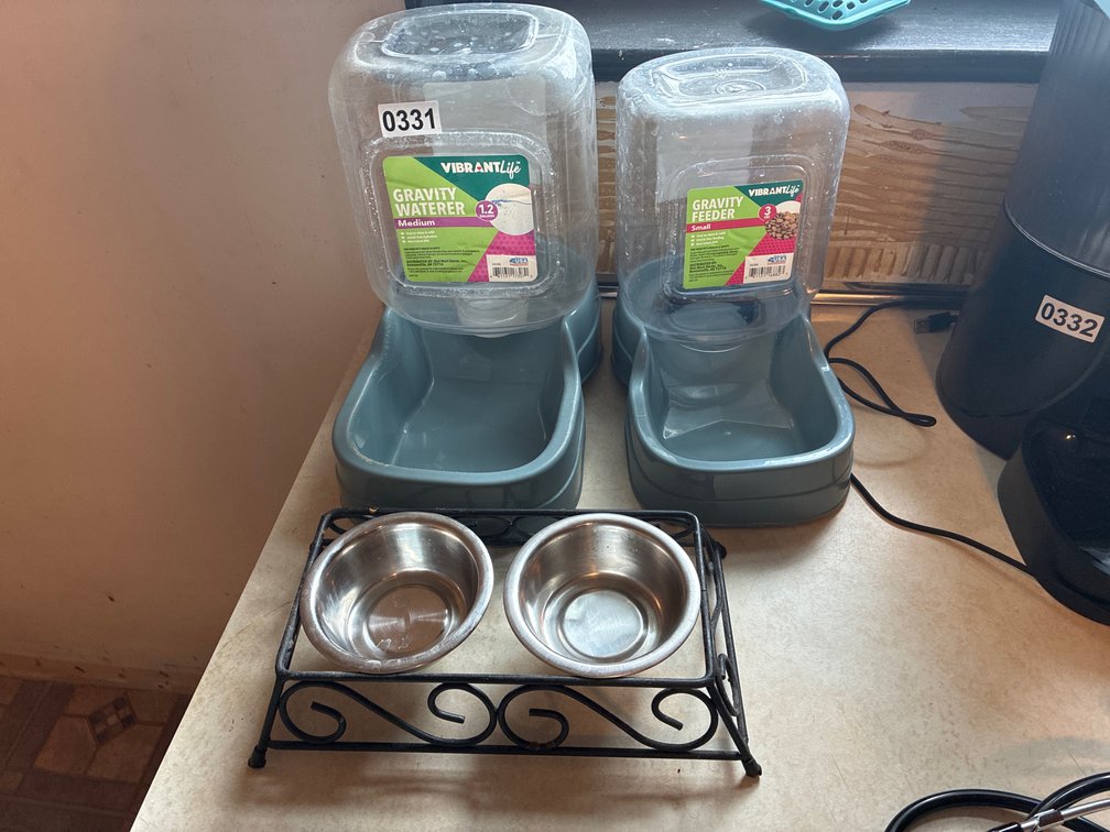 Pet Feeders and Bowls