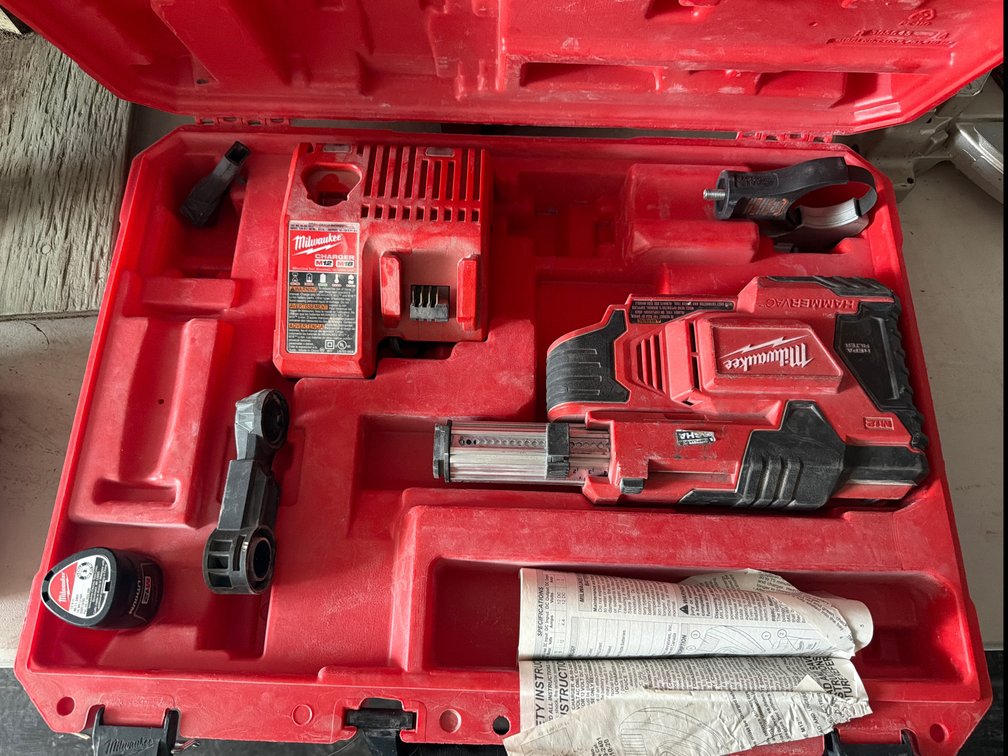 Milwaukee 12V HammerVac