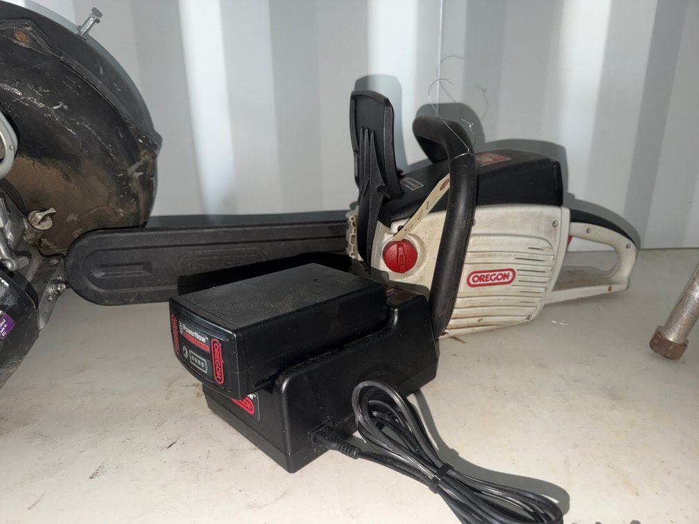 Oregon 40V Cordless Chainsaw