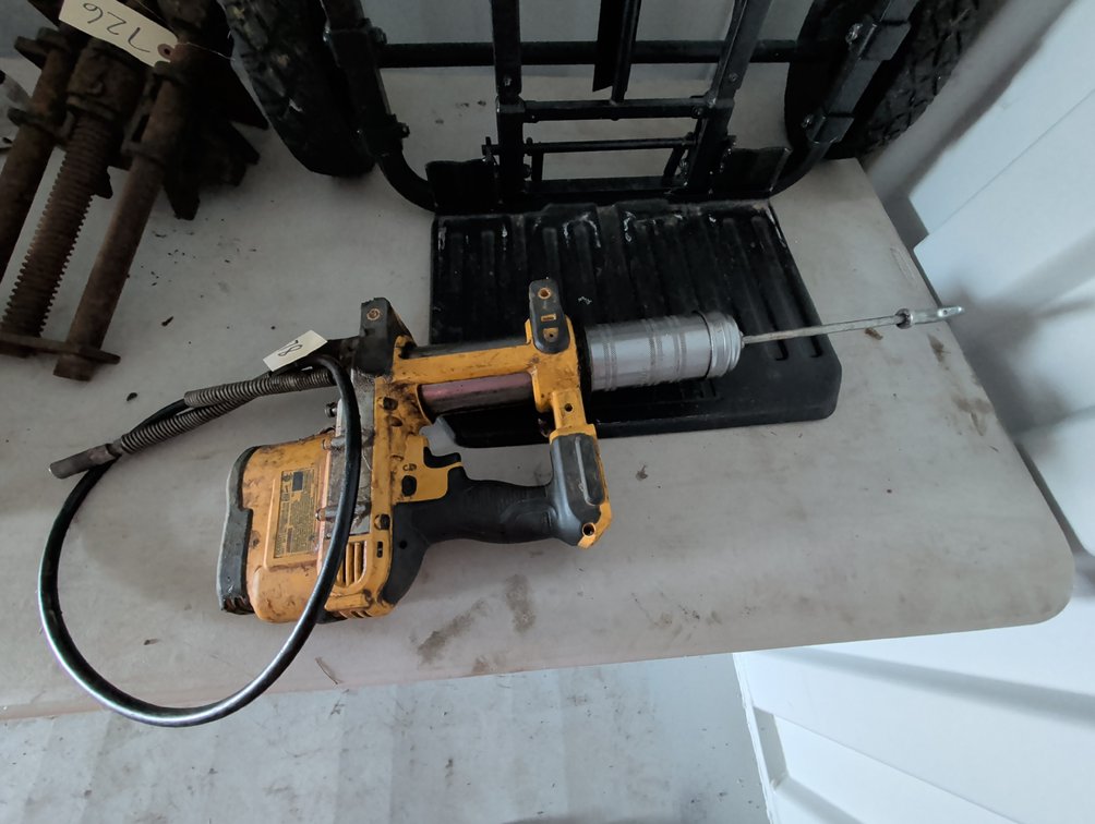 DeWalt Cordless Grease Gun