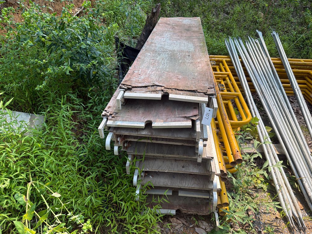 (9) Scaffolding Planks