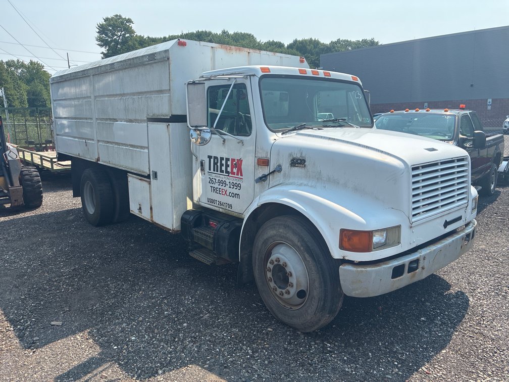 1998 International 4700 Tandem Axle Chipper Truck