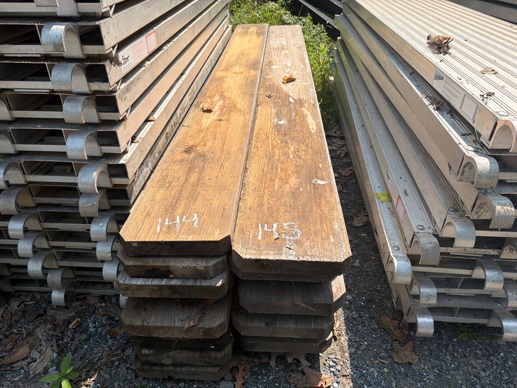 (8)  8’ Wooden Boards