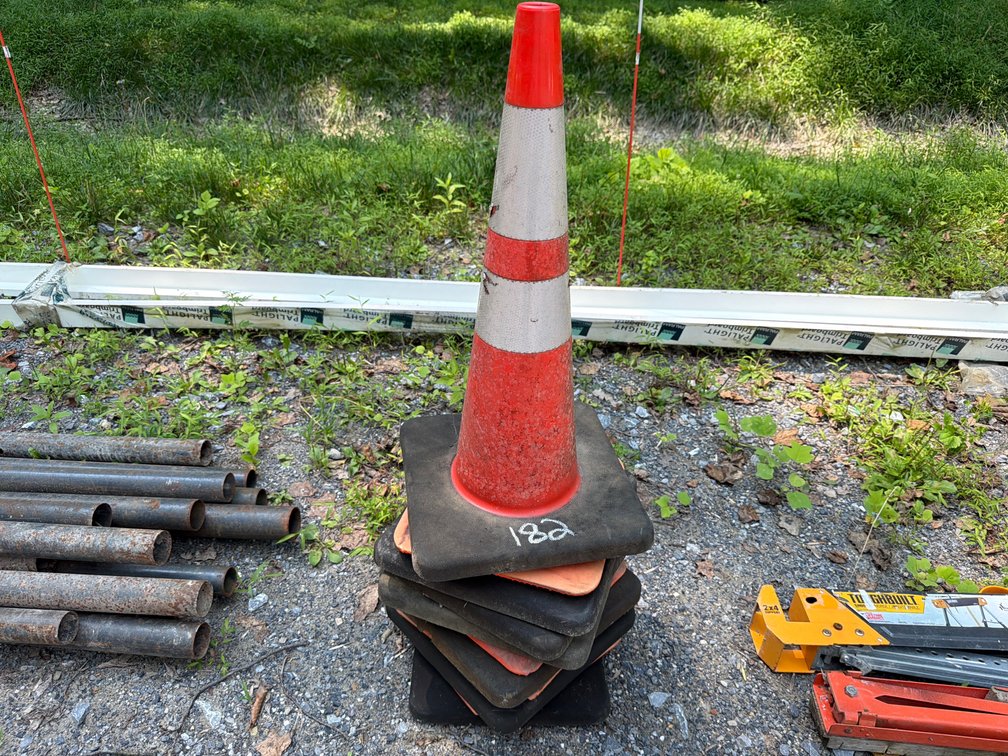 (11) Traffic Cones